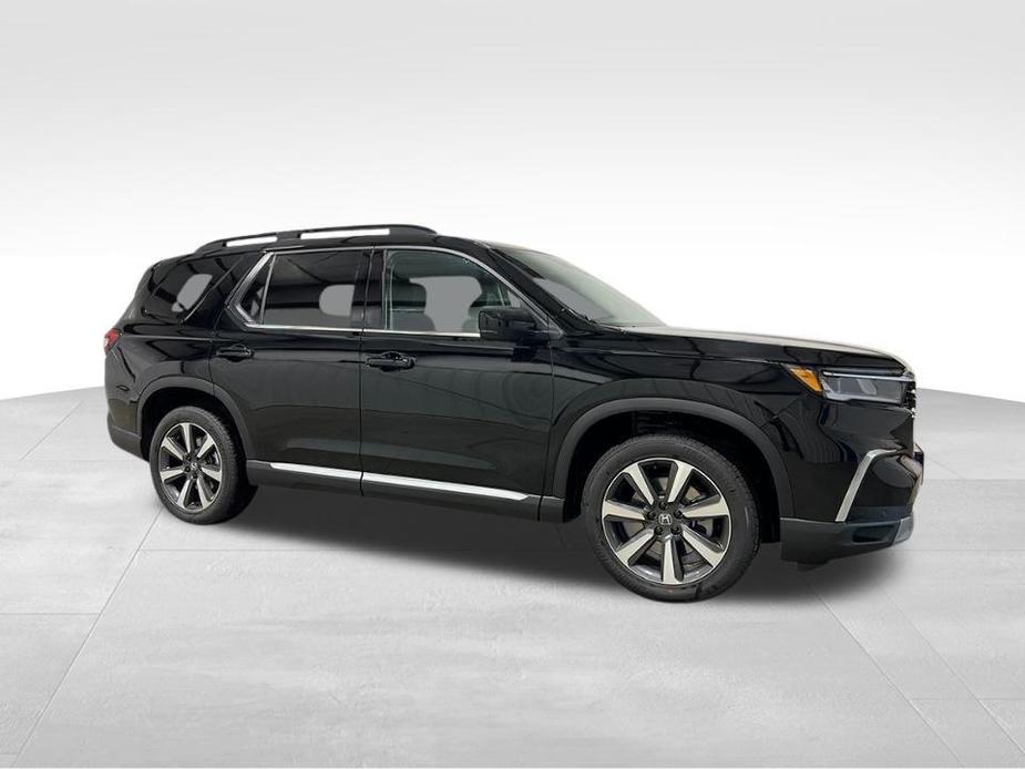 new 2025 Honda Pilot car, priced at $48,015