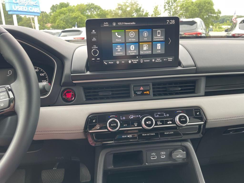 used 2025 Honda Pilot car, priced at $43,029