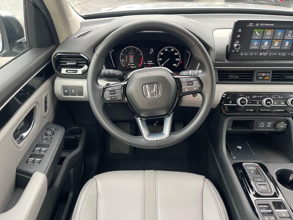used 2025 Honda Pilot car, priced at $43,029