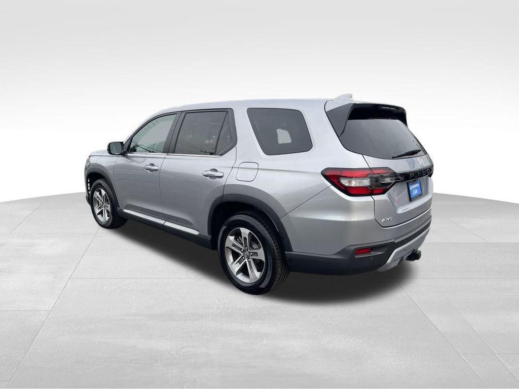 used 2025 Honda Pilot car, priced at $43,029