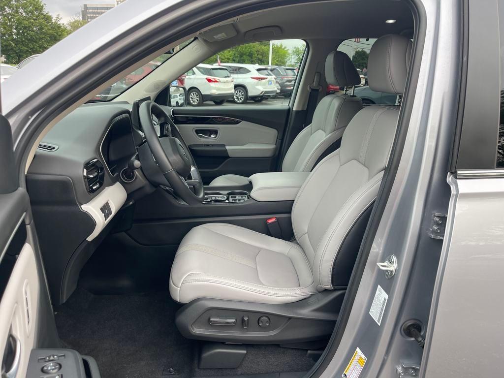used 2025 Honda Pilot car, priced at $43,029