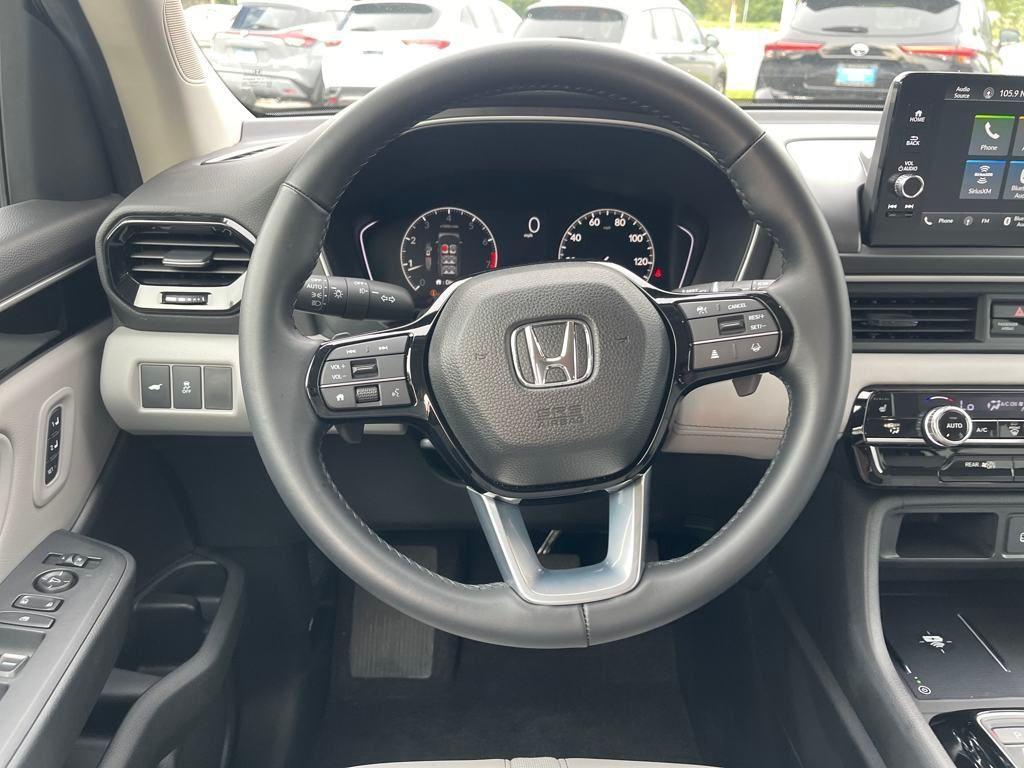 used 2025 Honda Pilot car, priced at $43,029