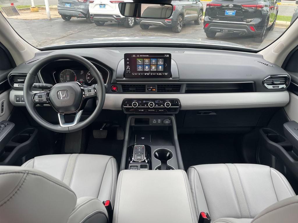used 2025 Honda Pilot car, priced at $43,029
