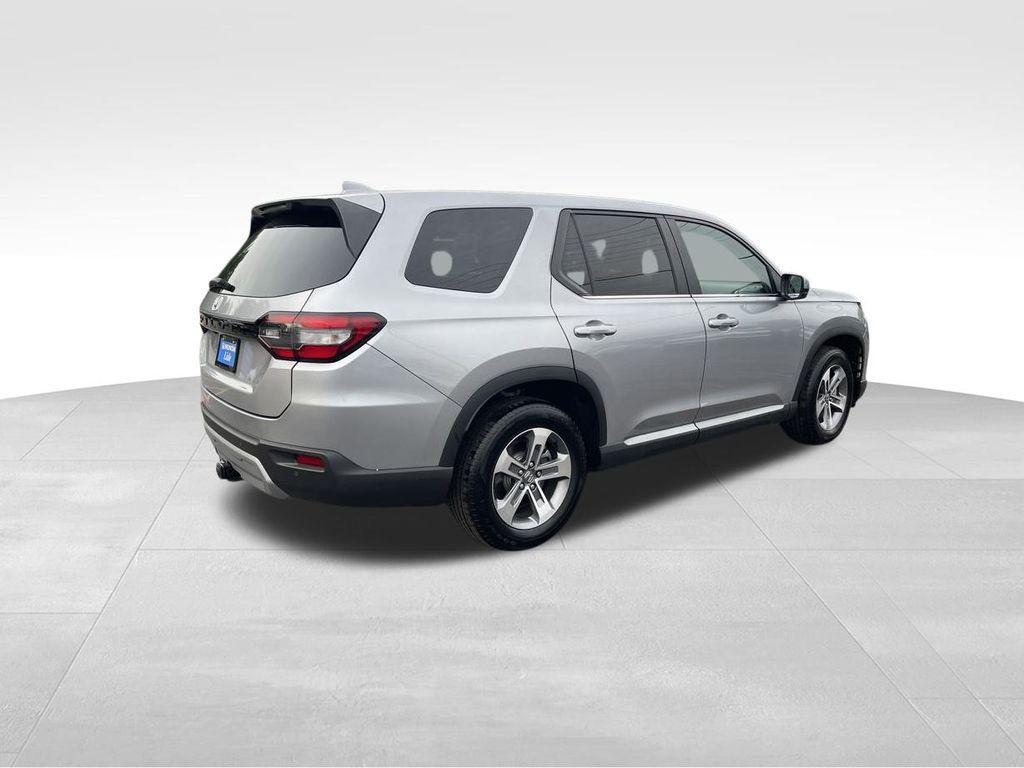 used 2025 Honda Pilot car, priced at $43,029
