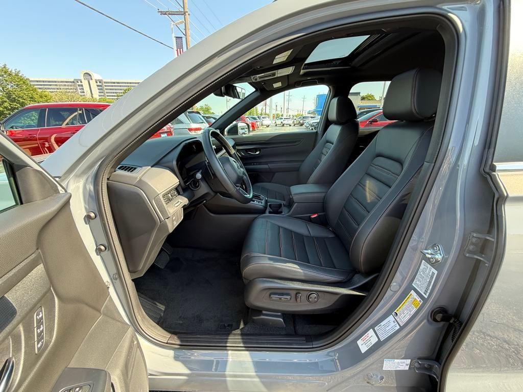 used 2025 Honda CR-V Hybrid car, priced at $37,888