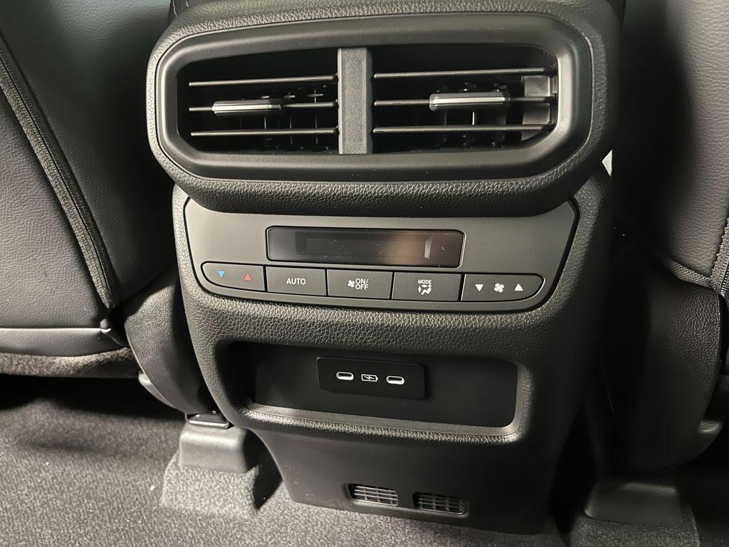 new 2025 Honda Pilot car, priced at $49,582