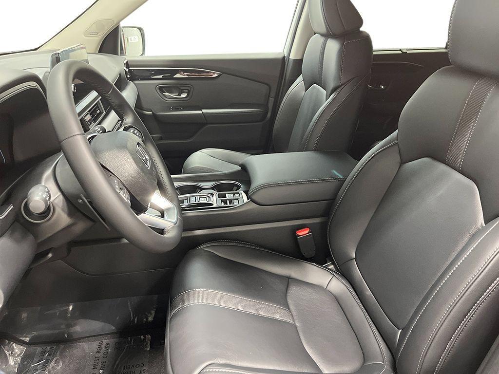 new 2025 Honda Pilot car, priced at $49,582