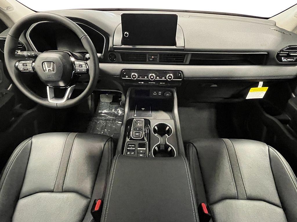new 2025 Honda Pilot car, priced at $49,582