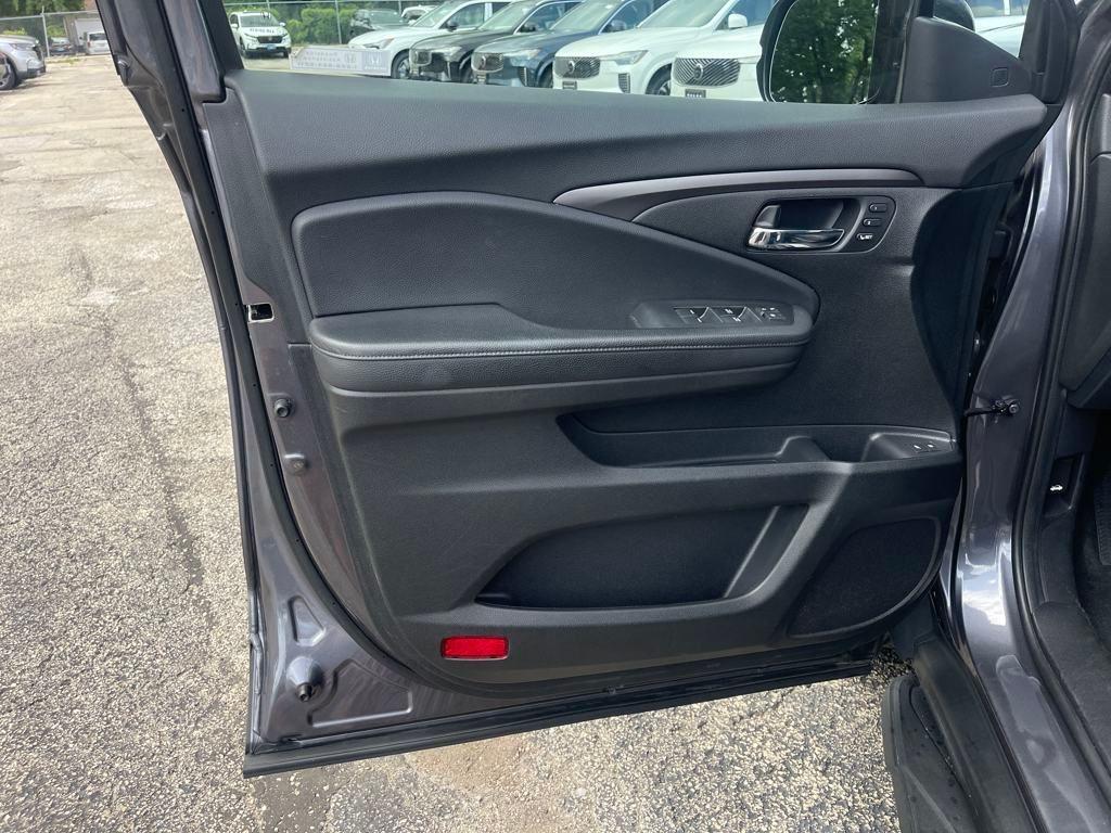 used 2021 Honda Pilot car, priced at $23,872