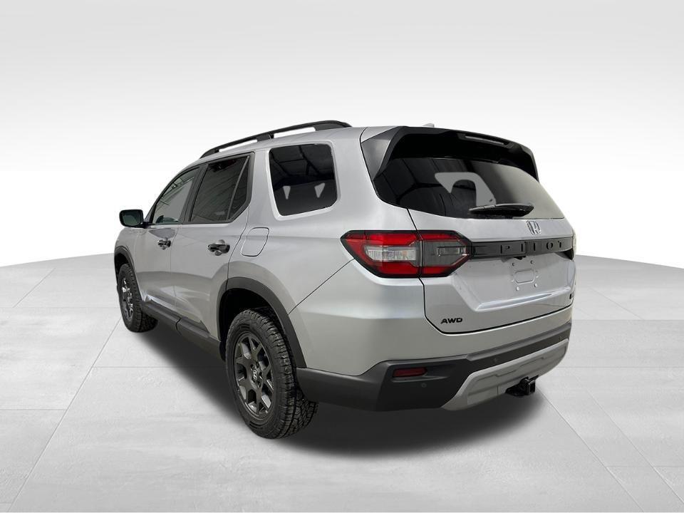 new 2025 Honda Pilot car, priced at $48,676