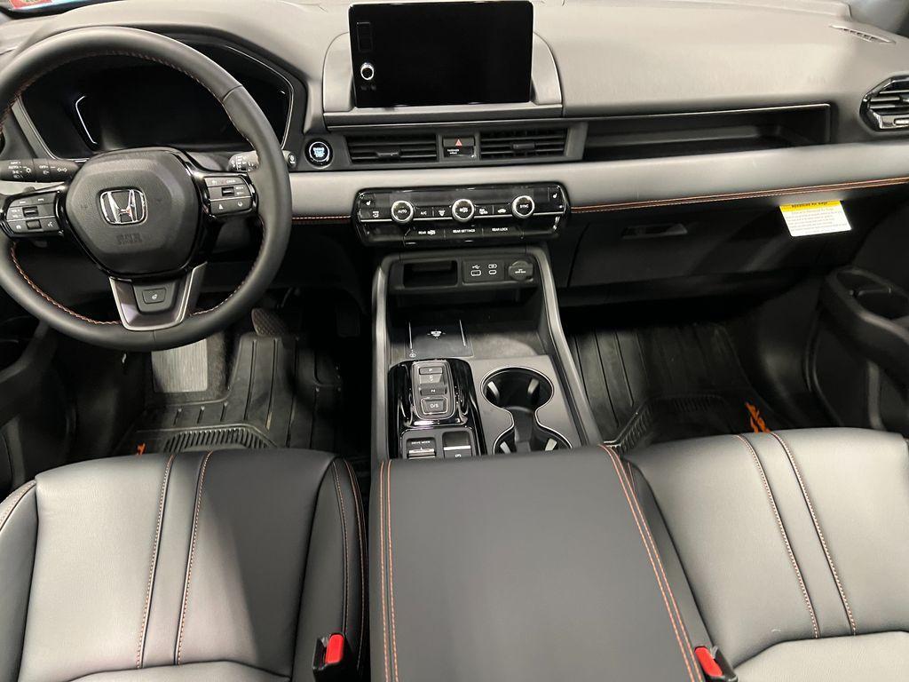 new 2025 Honda Pilot car, priced at $48,676