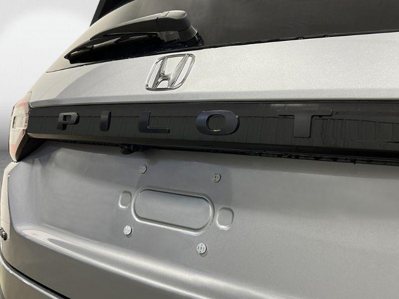 new 2025 Honda Pilot car, priced at $48,676