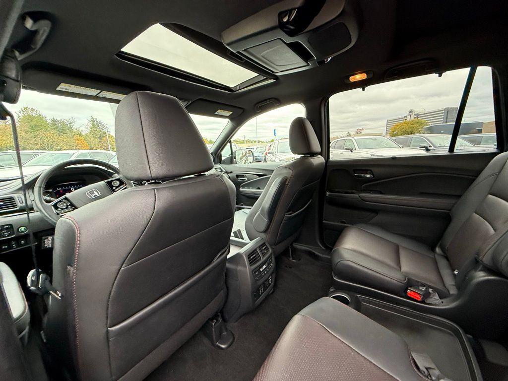 used 2022 Honda Pilot car, priced at $35,995