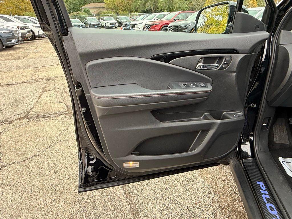 used 2022 Honda Pilot car, priced at $35,995
