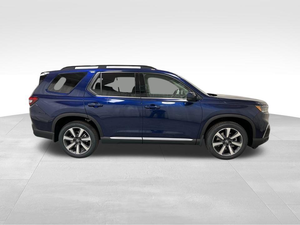 new 2025 Honda Pilot car, priced at $48,070