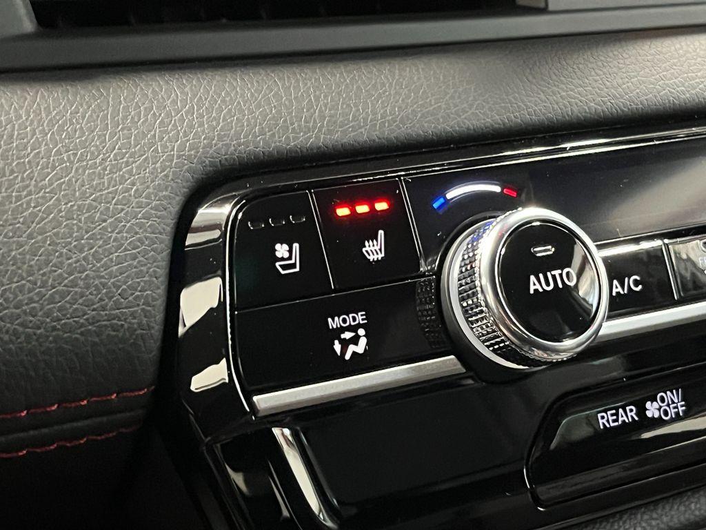 new 2025 Honda Pilot car, priced at $52,870