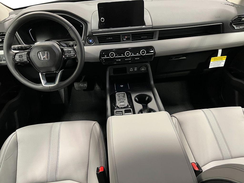 new 2025 Honda Pilot car, priced at $45,111