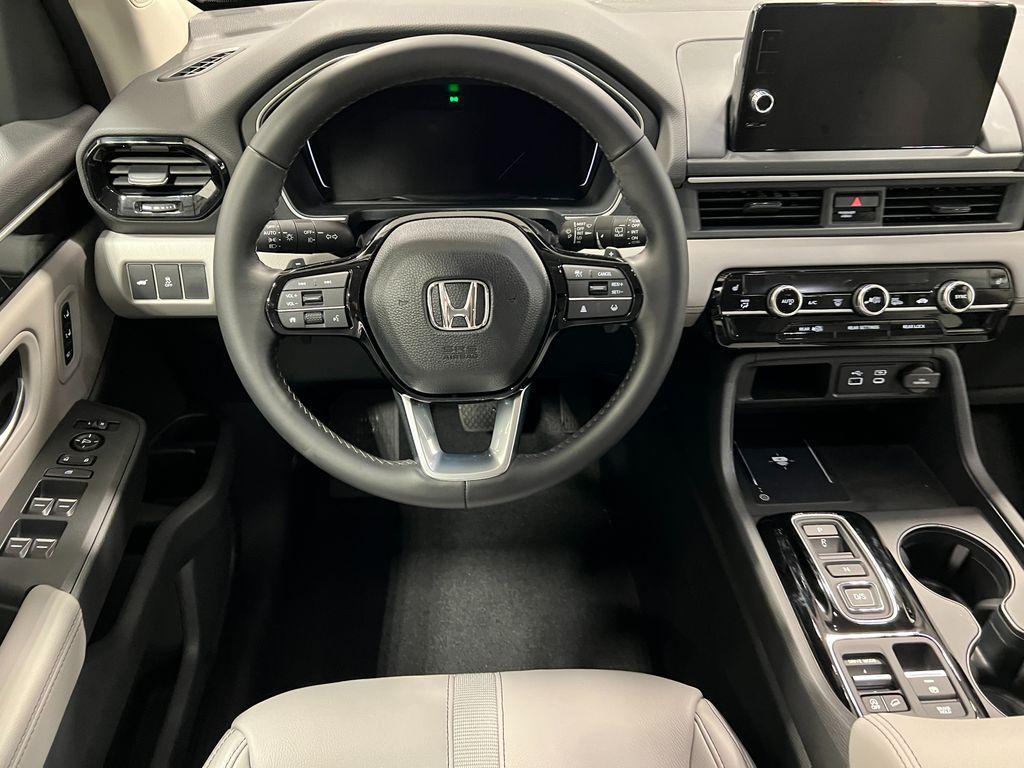 new 2025 Honda Pilot car, priced at $45,111