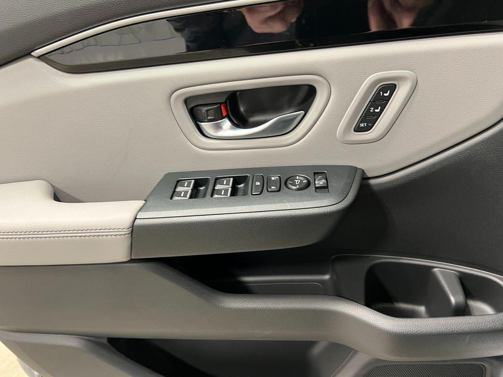 new 2025 Honda Pilot car, priced at $45,111