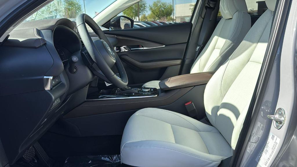 new 2025 Mazda CX-30 car