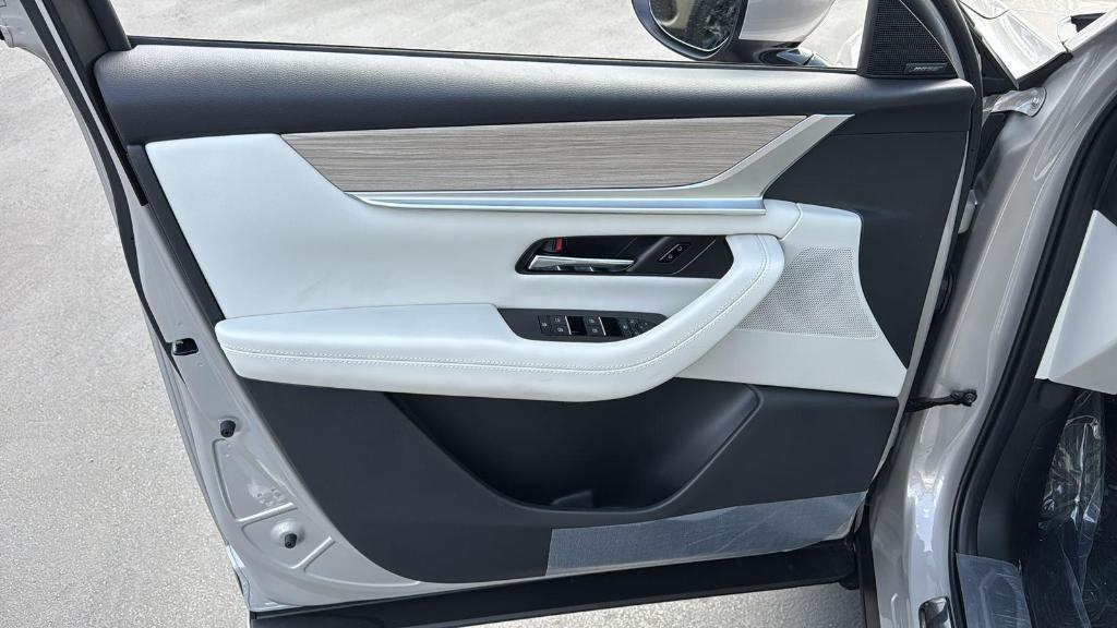 new 2025 Mazda CX-90 car