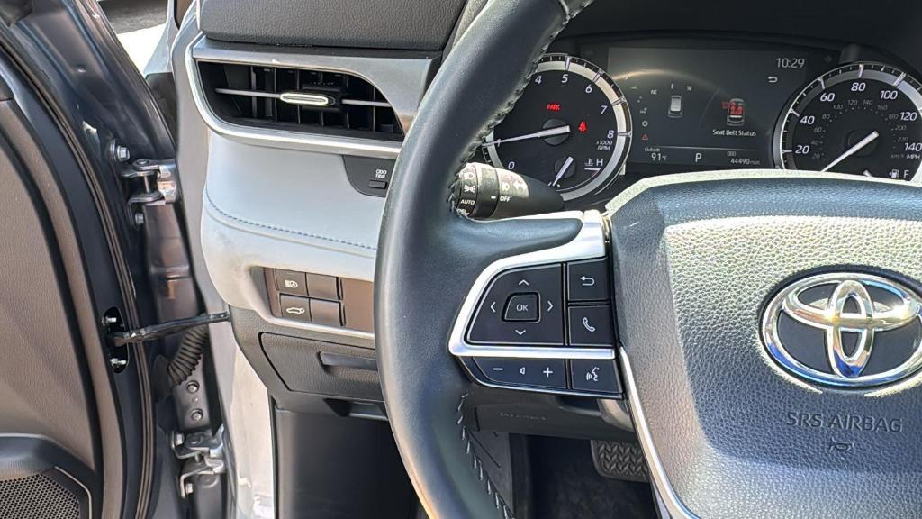 used 2022 Toyota Highlander car, priced at $35,799