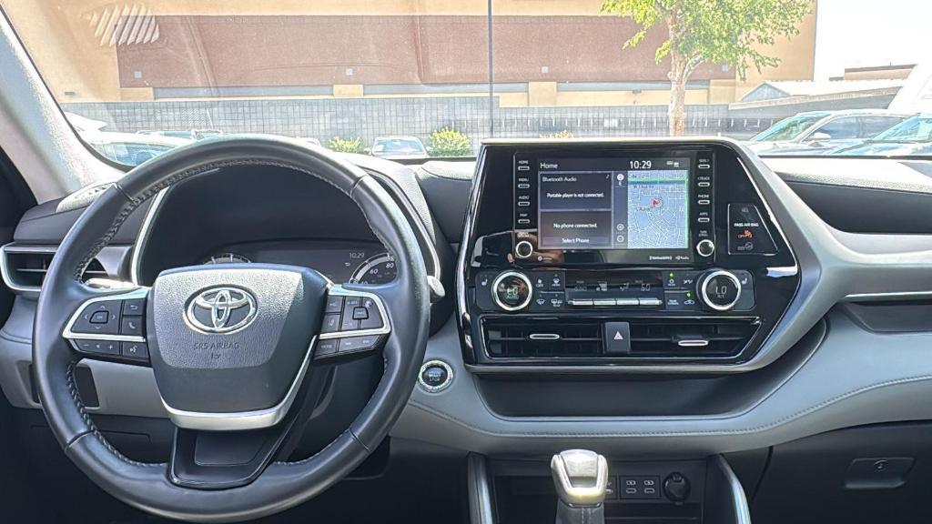 used 2022 Toyota Highlander car, priced at $35,799