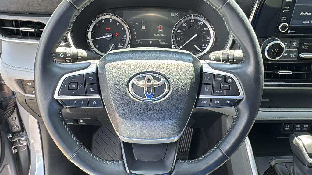 used 2022 Toyota Highlander car, priced at $35,799