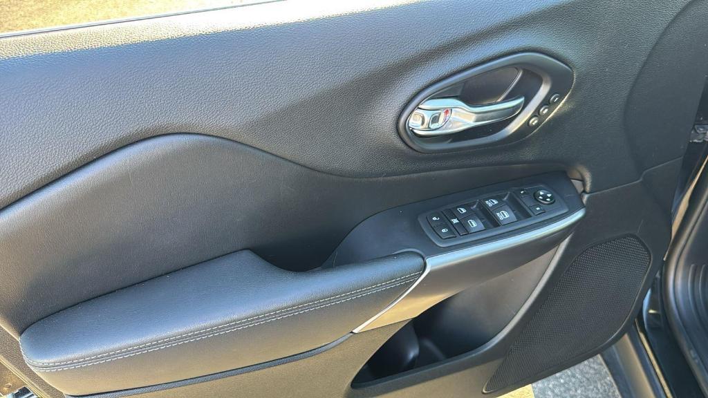 used 2020 Jeep Cherokee car, priced at $19,591