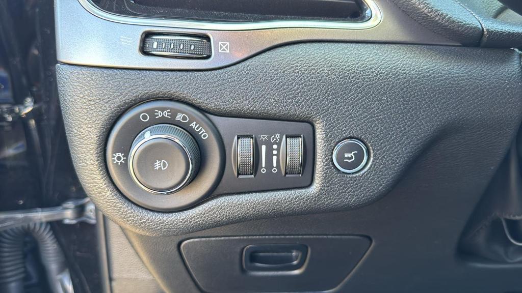 used 2020 Jeep Cherokee car, priced at $19,591