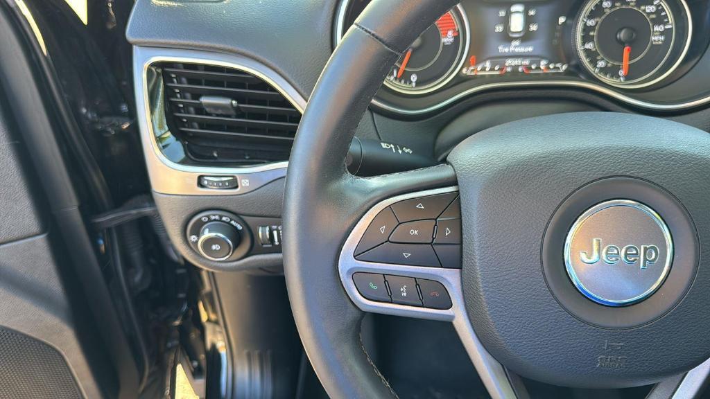 used 2020 Jeep Cherokee car, priced at $19,591