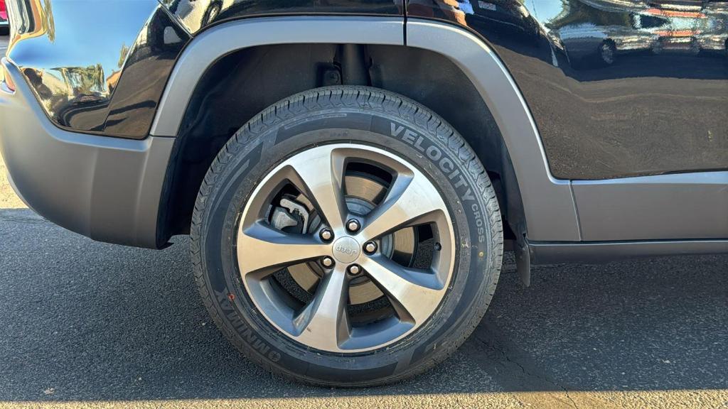 used 2020 Jeep Cherokee car, priced at $19,591