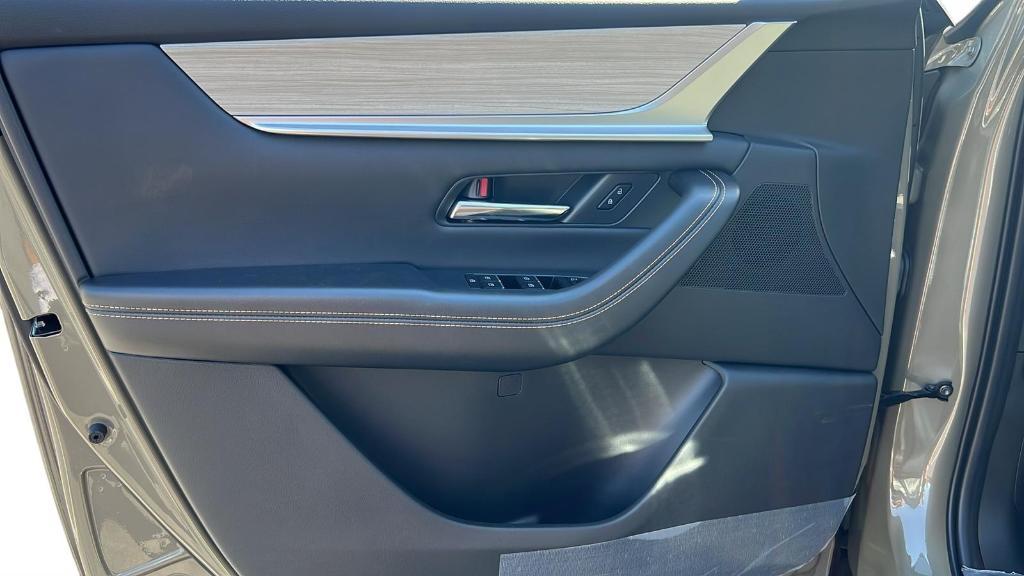 new 2025 Mazda CX-70 car