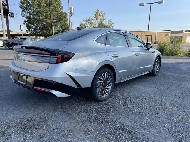 new 2025 Hyundai Sonata Hybrid car, priced at $31,680