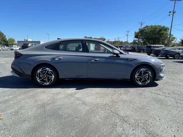 new 2024 Hyundai Sonata car, priced at $31,073