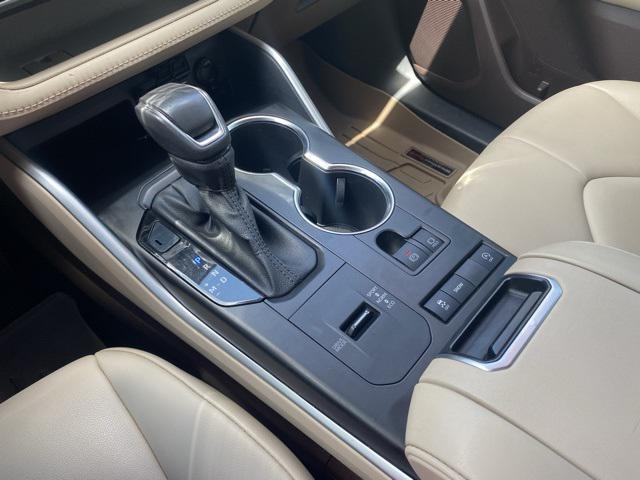 used 2021 Toyota Highlander car, priced at $27,925
