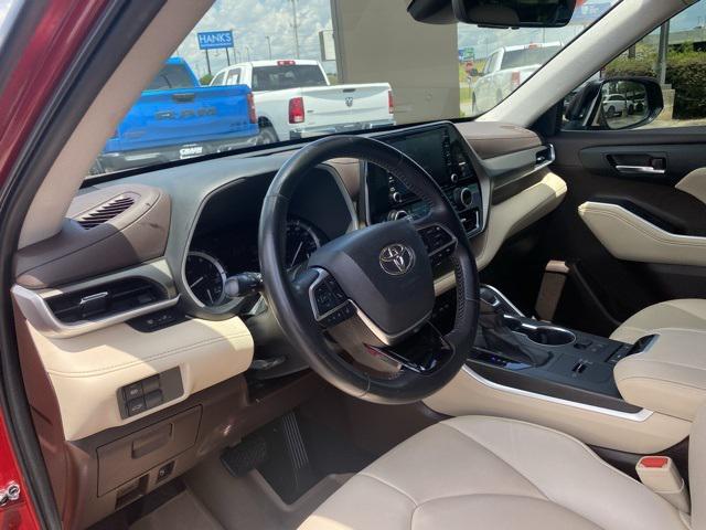 used 2021 Toyota Highlander car, priced at $27,925