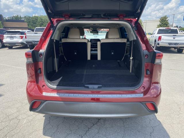used 2021 Toyota Highlander car, priced at $27,925
