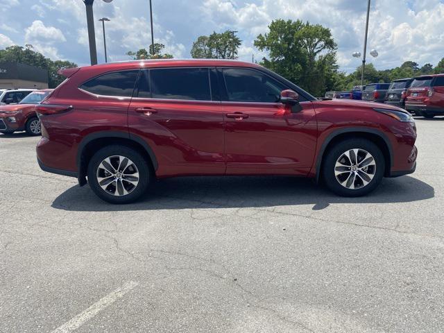 used 2021 Toyota Highlander car, priced at $27,925