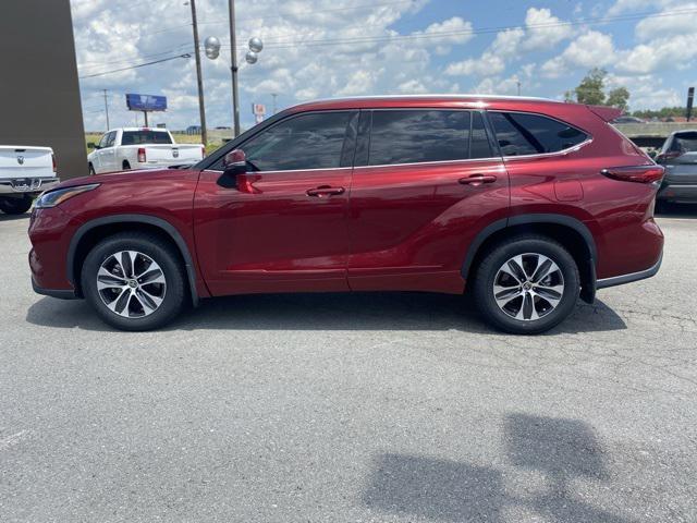 used 2021 Toyota Highlander car, priced at $27,925