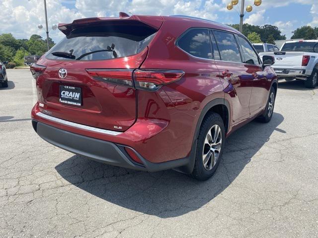 used 2021 Toyota Highlander car, priced at $27,925
