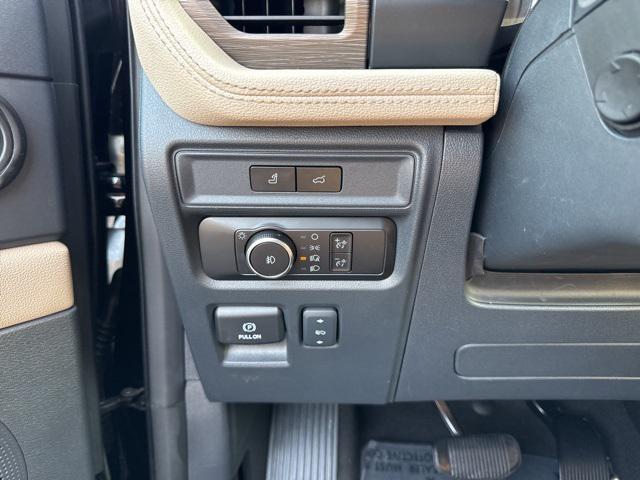 used 2023 Ford Expedition car, priced at $45,871