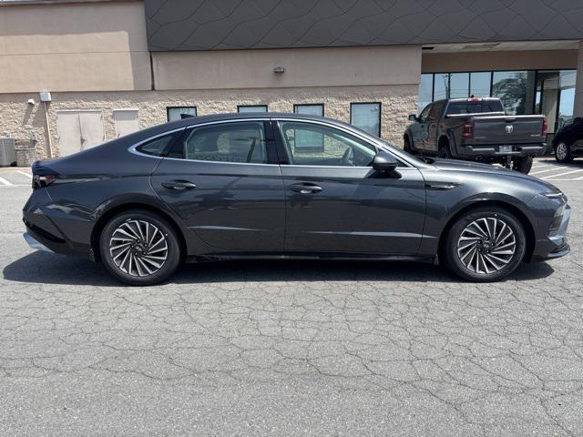 new 2025 Hyundai Sonata Hybrid car, priced at $36,649