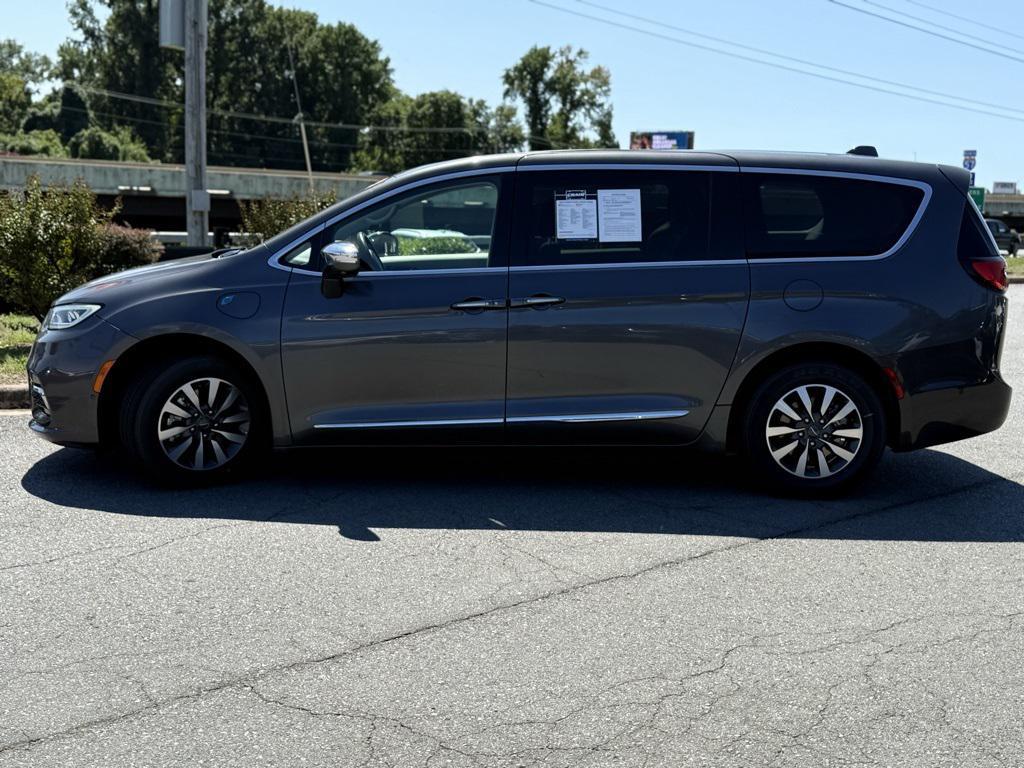used 2022 Chrysler Pacifica Hybrid car, priced at $23,982