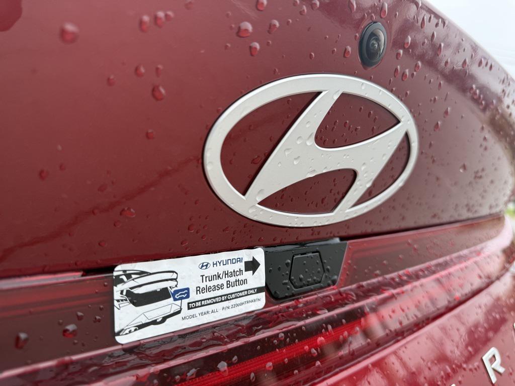 new 2025 Hyundai ELANTRA HEV car, priced at $28,917