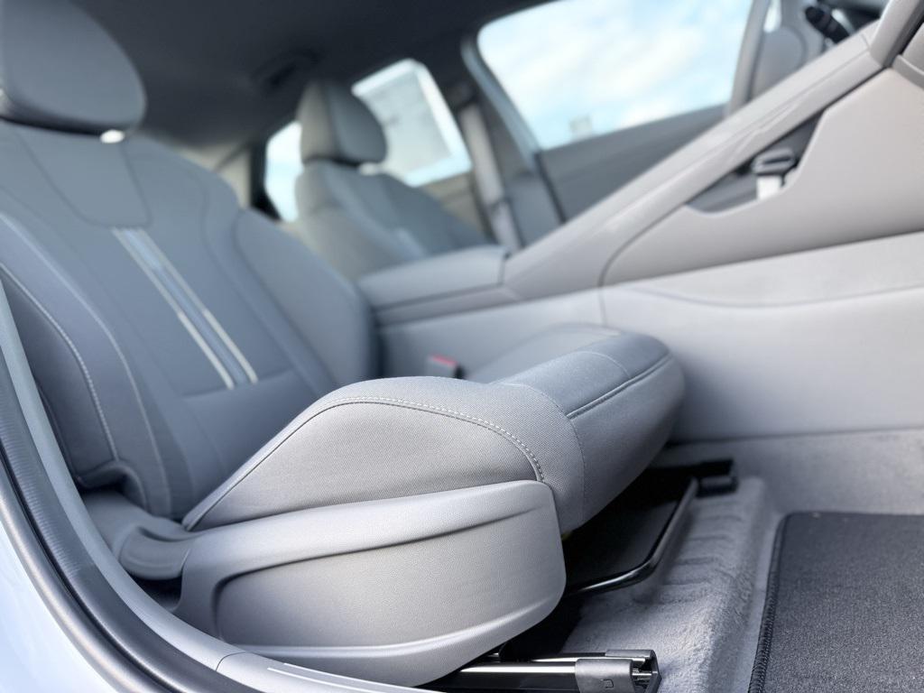 new 2025 Hyundai Elantra car, priced at $24,081