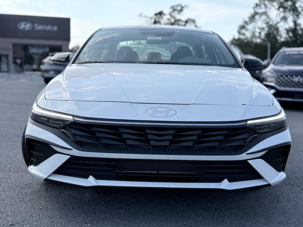 new 2025 Hyundai Elantra car, priced at $24,081