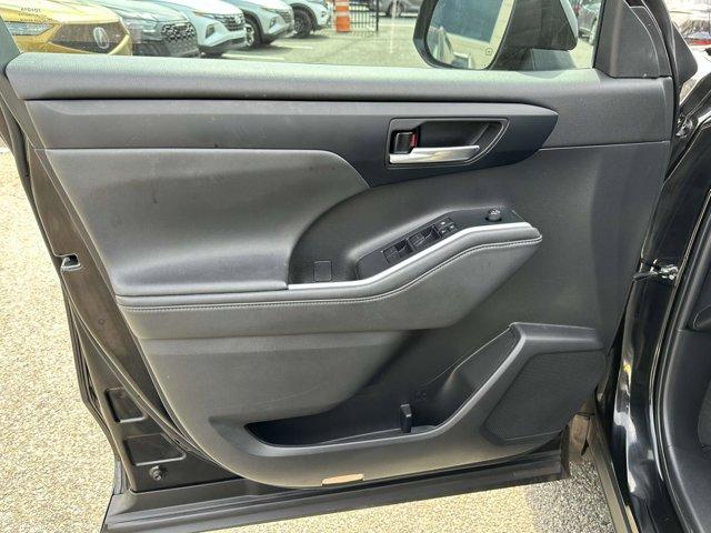 used 2022 Toyota Highlander car, priced at $29,800