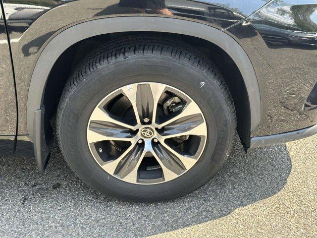 used 2022 Toyota Highlander car, priced at $28,800