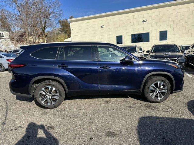 used 2022 Toyota Highlander car, priced at $28,900